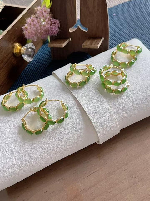 Batu giok cabochon pilihan ukuran 4*6mm, berbingkai perak 925 lapis warna emas, jernih seperti es. Termasuk ongkos kirim dan pajak.
