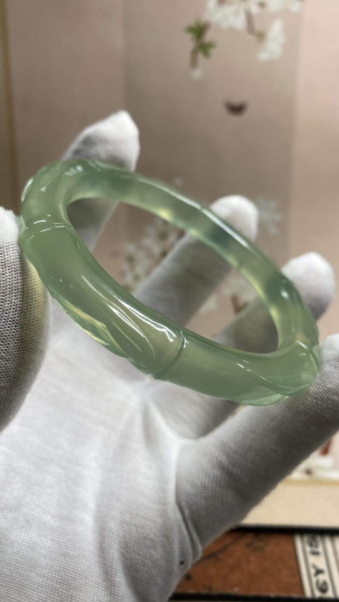 Gelang Bambu Pembawa Keberuntungan: Gelang ukiran giok Xiuyan hijau es yang indah, diameter dalam: 62,2 mm, ketebalan gelang: 10 mm, termasuk ongkos kirim dan pajak.