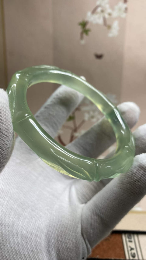 Gelang Bambu Pembawa Keberuntungan: Gelang ukiran giok Xiuyan hijau es yang indah, diameter dalam: 62,2 mm, ketebalan gelang: 10 mm, termasuk ongkos kirim dan pajak.