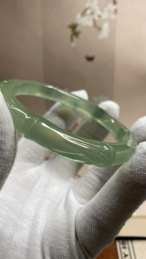 Gelang Bambu Pembawa Keberuntungan: Gelang ukiran giok Xiuyan hijau es yang indah, diameter dalam: 62,2 mm, ketebalan gelang: 10 mm, termasuk ongkos kirim dan pajak.
