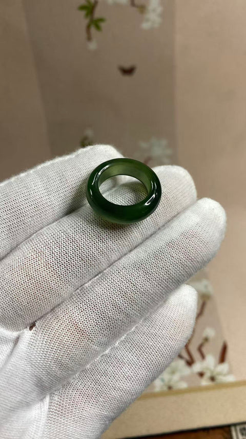 Cincin: Cincin giok Xiuyan hijau es yang sangat indah, sangat cantik dilihat langsung, diameter dalam 15,5 mm, termasuk ongkos kirim dan pajak.