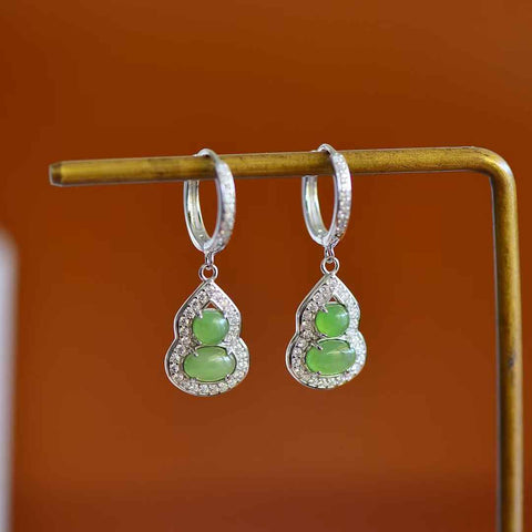 12672-2# Anting berbentuk labu bertatahkan giok Hetian dari perak S925. Ukuran batu permata: 4×6 cm. Termasuk ongkos kirim dan pajak.
