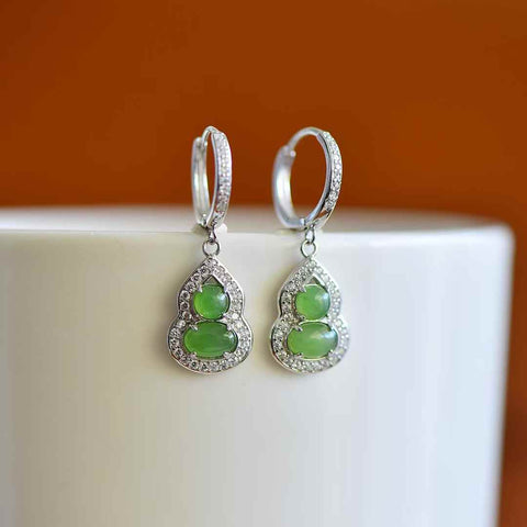 12672-2# Anting berbentuk labu bertatahkan giok Hetian dari perak S925. Ukuran batu permata: 4×6 cm. Termasuk ongkos kirim dan pajak.