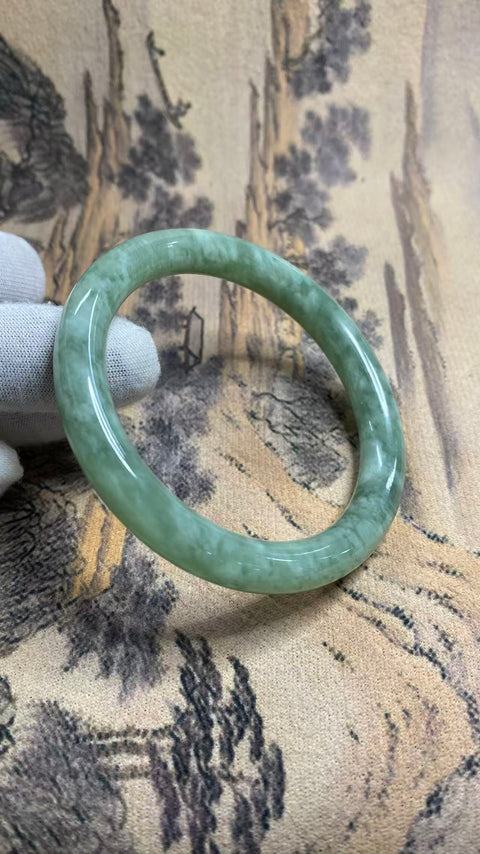Gelang giok Xiuyan yang indah dengan warna hijau minyak tua, diameter dalam: 58,5 mm, ketebalan gelang: 10,1 mm, termasuk ongkos kirim dan pajak, nomor barang 202609191300