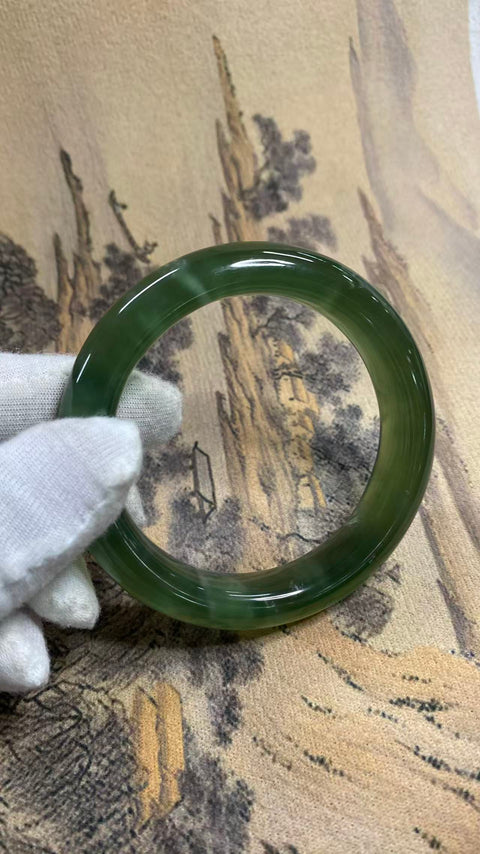Gelang giok Xiuyan yang indah, berwarna hijau pekat dengan zamrud mengambang, diameter dalam: 60mm, lebar tepi: 13,7mm, termasuk ongkos kirim dan pajak.