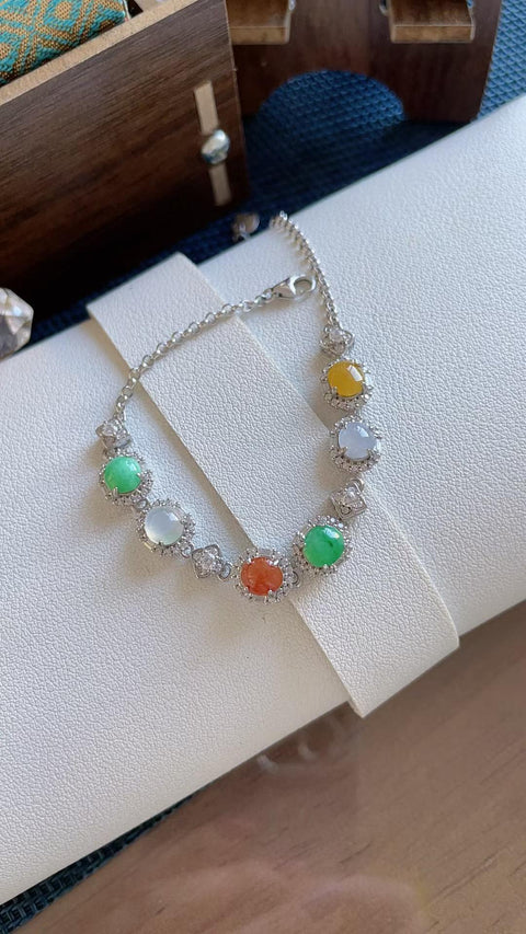 Gelang giok alami, material tambang lama, tekstur halus dan hangat, warna permen yang indah, dipasang pada perak 925, nilai uang yang sangat baik, ukuran batu permata 5 x 6, termasuk ongkos kirim dan pajak.