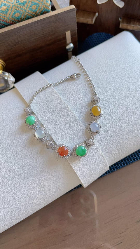 Gelang giok alami, material tambang lama, tekstur halus dan hangat, warna permen yang indah, dipasang pada perak 925, nilai uang yang sangat baik, ukuran batu permata 5 x 6, termasuk ongkos kirim dan pajak.