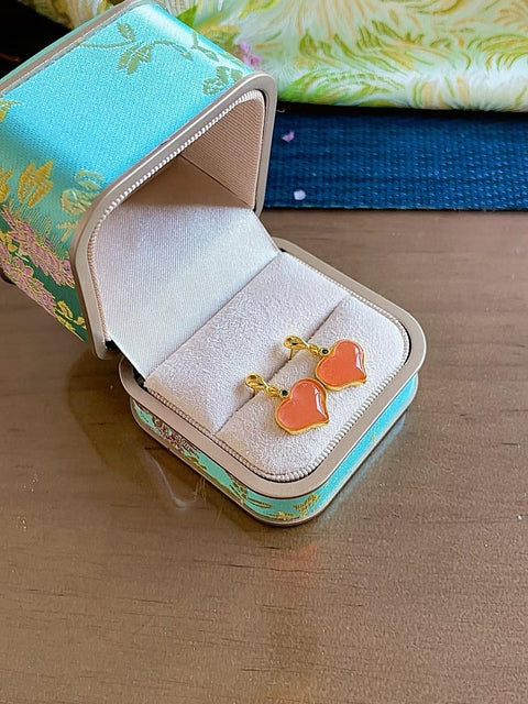 Anting-anting batu akik merah alami, sangat tembus cahaya, tersedia dalam warna terang dan gelap, terlihat sangat cantik di telinga, ukuran 13 x 10 mm, termasuk ongkos kirim dan pajak.