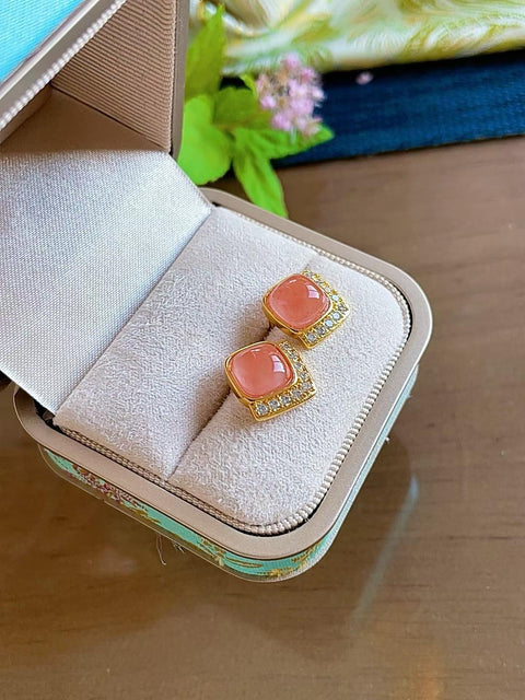Anting-anting batu akik merah alami, tembus pandang yang sangat baik, tersedia dalam warna terang dan gelap, terlihat sangat cantik di telinga, ukuran 8x8mm, termasuk ongkos kirim dan pajak.