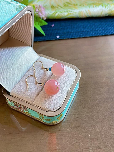 Anting-anting dari sumber garam alami, sangat tembus cahaya, warna merah muda terang, membangkitkan nuansa musim semi, ukuran 1.0, termasuk ongkos kirim dan pajak.