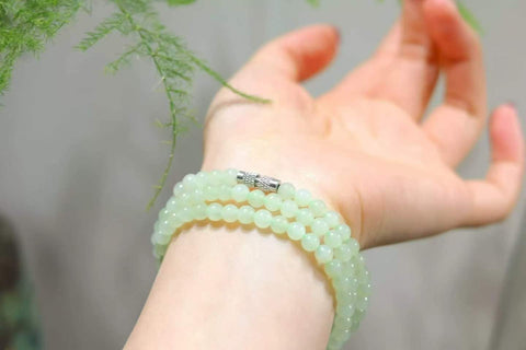 Kalung/gelang giok Hetian dari Qinghai ini memiliki fungsi ganda, menampilkan tekstur yang halus dan berkilau serta nilai yang sangat baik. Ukurannya 5mm dan sudah termasuk ongkos kirim dan pajak.