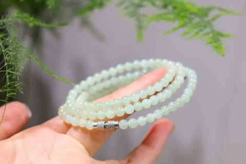 Kalung/gelang giok Hetian dari Qinghai ini memiliki fungsi ganda, menampilkan tekstur yang halus dan berkilau serta nilai yang sangat baik. Ukurannya 5mm dan sudah termasuk ongkos kirim dan pajak.
