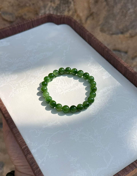 Gelang giok Hetian nefrit dengan bintik tinta nefrit alami, berukuran sekitar 8mm. Harga sudah termasuk ongkos kirim dan pajak.