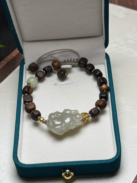 Gelang gaharu Pixiu giok Hetian | Gaya antik, kayu dan giok untuk menarik kekayaan. Ukuran sekitar 25×16×10mm. Termasuk ongkos kirim dan pajak.