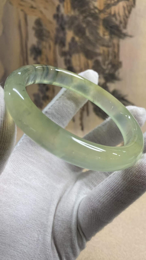 Gelang giok Xiuyan yang indah dengan desain lukisan musim semi sapuan tinta, diameter dalam: 64,5 mm, lebar tepi: 11,9 mm, harga sudah termasuk ongkos kirim dan pajak.