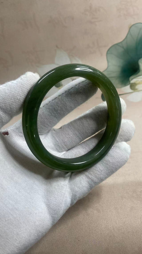 Gelang giok Xiuyan yang indah, warna hijau pekat, diameter besar, diameter dalam: 64mm, lebar samping: 12,5mm, termasuk ongkos kirim dan pajak.