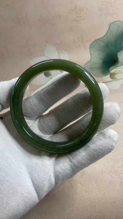 Gelang giok Xiuyan yang indah, warna hijau pekat, diameter besar, diameter dalam: 64mm, lebar samping: 12,5mm, termasuk ongkos kirim dan pajak.