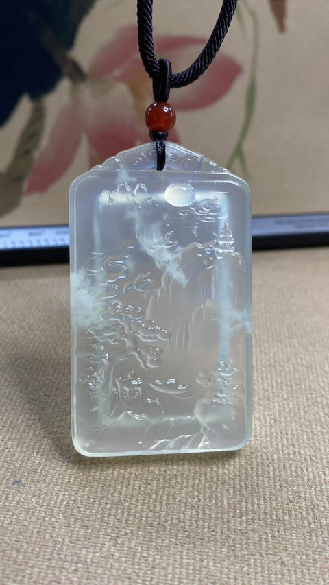 Liontin Pemandangan Giok: Liontin pemandangan jenis es giok Xiuyan yang indah, berkilau seperti giok, melambangkan kekayaan dan keberuntungan. Ukuran: 63 x 36,5 mm. Termasuk ongkos kirim dan pajak.