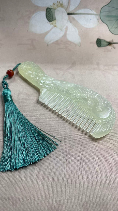 Semuanya berjalan lancar: Sisir giok Xiuyan yang indah, melambangkan keberuntungan, kebahagiaan, dan kesuksesan dalam segala usaha. Spesifikasi: 123 x 47 mm, termasuk ongkos kirim dan pajak.