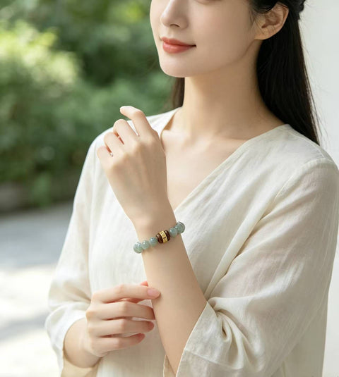 Gelang giok Hetian Qiemo biru dengan warna biru keabu-abuan berkualitas tinggi. Ukuran: sekitar 8mm. Harga sudah termasuk ongkos kirim dan pajak.