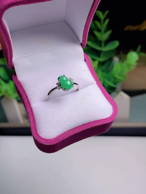 Cincin giok alami, material tambang lama, dipasang pada perak 925, batu permata 10 x 6. Harga sudah termasuk ongkos kirim dan pajak.