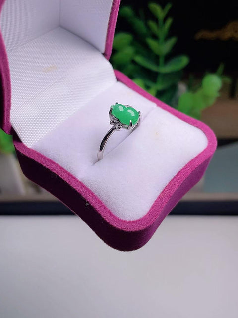 Cincin giok alami, material tambang lama, dipasang pada perak 925, batu permata 10 x 6. Harga sudah termasuk ongkos kirim dan pajak.