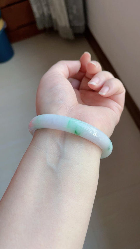 Gelang giok alami, material tambang lama, diameter 57mm, termasuk ongkos kirim dan pajak.