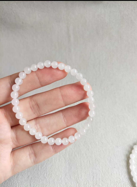 Gelang giok Hetian dari Qinghai, terbuat dari giok putih berkualitas tinggi, berkilau, dan bermutu terbaik. Ukuran: 5mm. Harga sudah termasuk ongkos kirim dan pajak.