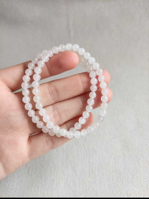 Gelang giok Hetian dari Qinghai, terbuat dari giok putih berkualitas tinggi, berkilau, dan bermutu terbaik. Ukuran: 5mm. Harga sudah termasuk ongkos kirim dan pajak.
