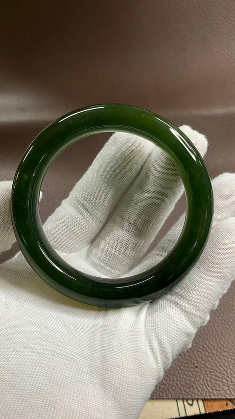 Gelang giok Xiuyan yang indah, warna hijau pekat, diameter dalam: 58mm, lebar tepi: 12,6mm, termasuk ongkos kirim dan pajak.