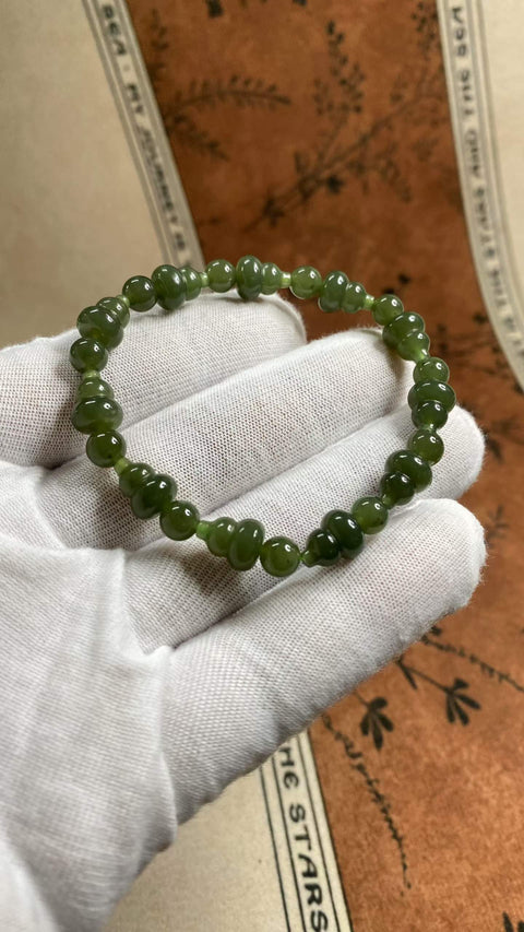 Gelang labu giok Hetian yang indah, melambangkan keberuntungan, kedamaian, dan tekstur yang hangat dan berkilau. Ukuran: 8 x 10 mm. Termasuk ongkos kirim dan pajak.