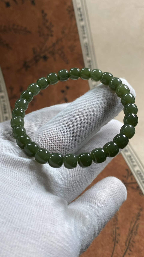 Gelang giok Hetian potongan lurus yang indah, dengan tekstur hangat dan berkilau. Ukuran: 6 x 7 mm. Termasuk ongkos kirim dan pajak.