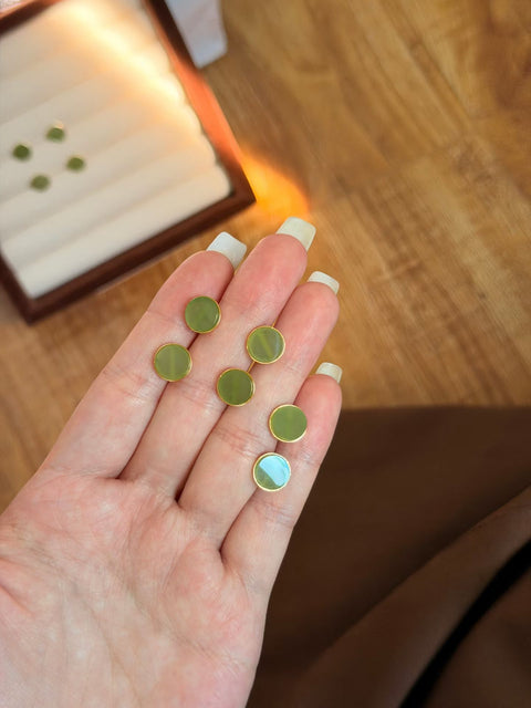 Anting-anting cermin bulat dari giok, termasuk ongkos kirim dan pajak.