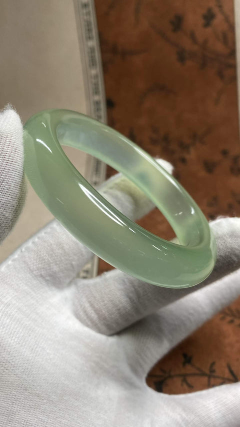 Gelang giok Xiuyan hijau es yang indah, diameter dalam: 53mm, lebar tepi: 12mm, termasuk ongkos kirim dan pajak.