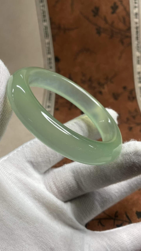 Gelang giok Xiuyan hijau es yang indah, diameter dalam: 53mm, lebar tepi: 12mm, termasuk ongkos kirim dan pajak.