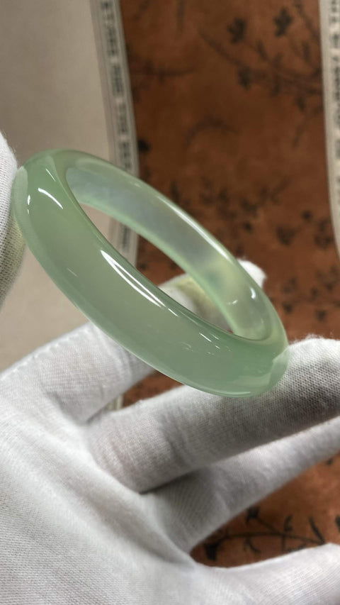 Gelang giok Xiuyan hijau es yang indah, diameter dalam: 53mm, lebar tepi: 12mm, termasuk ongkos kirim dan pajak.