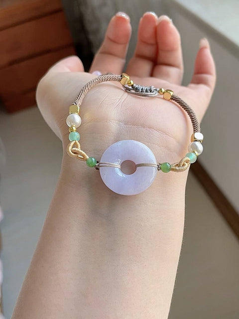 Gelang giok alami, warna ungu yang indah, terlihat menawan saat dikenakan, harga sangat terjangkau, ukuran 2.2, sudah termasuk ongkos kirim dan pajak.