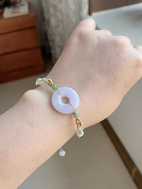 Gelang giok alami, warna ungu yang indah, terlihat menawan saat dikenakan, harga sangat terjangkau, ukuran 2.2, sudah termasuk ongkos kirim dan pajak.