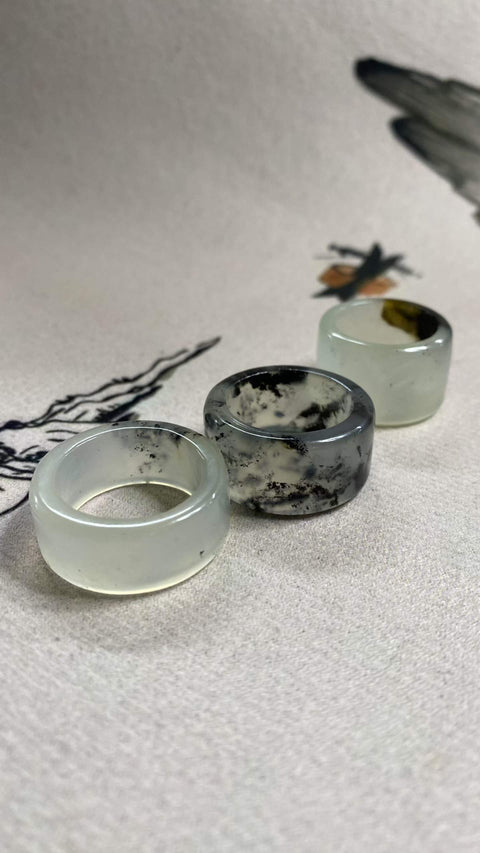 Cincin Jempol Giok: Cincin jempol giok Xiuyan bercorak tinta yang indah, spesifikasi seperti yang tertera pada gambar, termasuk ongkos kirim dan pajak.