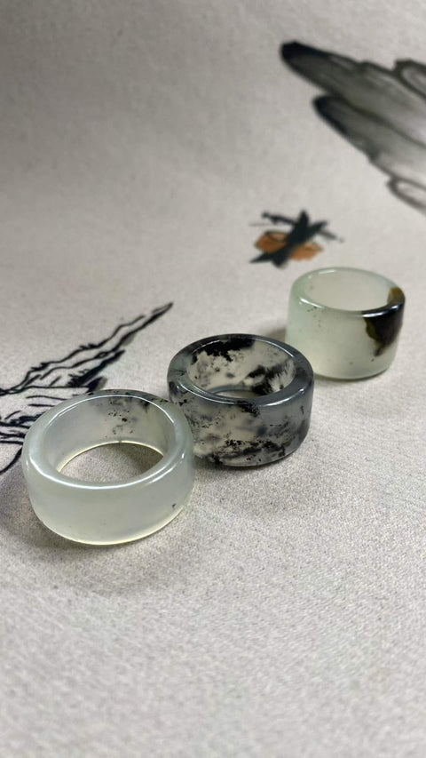 Cincin Jempol Giok: Cincin jempol giok Xiuyan bercorak tinta yang indah, spesifikasi seperti yang tertera pada gambar, termasuk ongkos kirim dan pajak.