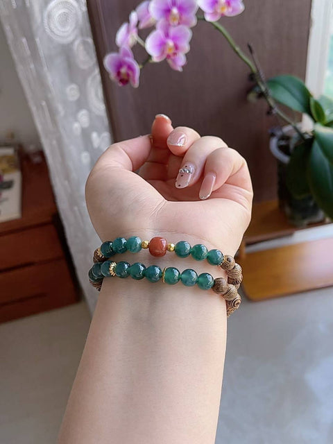 Gelang giok alami, material biru kehijauan yang indah, tersedia dalam warna biru tua dan biru muda. Terlihat sangat cantik saat dikenakan. Material dalam batch ini memiliki kualitas yang sangat tinggi. Ukuran 0,7 mm, termasuk ongkos kirim dan pajak.