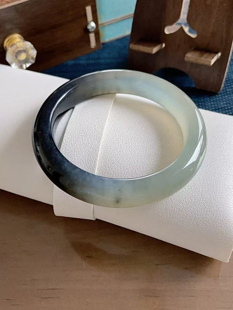 Gelang lebar bergaya tinta alami, terbuat dari material tambang lama, dengan tekstur halus, diameter dalam 62,7 mm, lebar 16 mm. Semua batu terbentuk secara alami. Harga sudah termasuk ongkos kirim dan pajak.