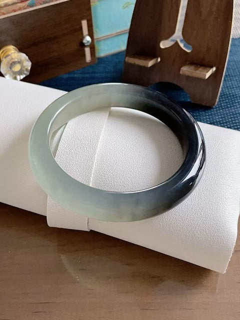 Gelang lebar bergaya tinta alami, terbuat dari material tambang lama, dengan tekstur halus, diameter dalam 62,7 mm, lebar 16 mm. Semua batu terbentuk secara alami. Harga sudah termasuk ongkos kirim dan pajak.