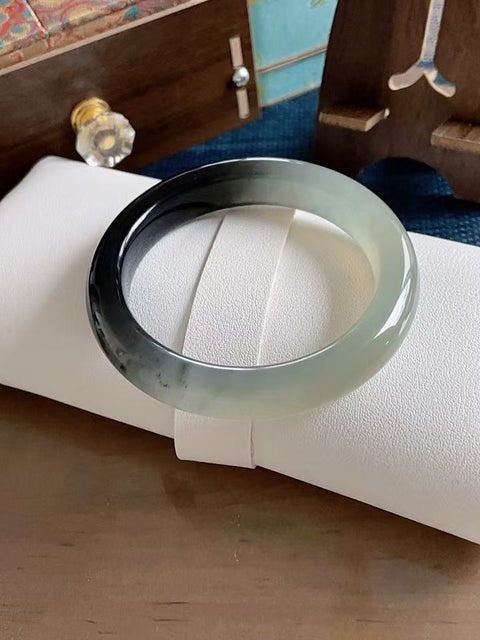 Gelang lebar bergaya tinta alami, terbuat dari material tambang lama, dengan tekstur halus, diameter dalam 62,7 mm, lebar 16 mm. Semua batu terbentuk secara alami. Harga sudah termasuk ongkos kirim dan pajak.