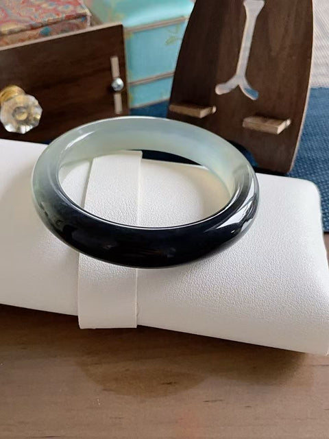 Gelang lebar bergaya tinta alami, terbuat dari material tambang lama, dengan tekstur halus, diameter dalam 62,7 mm, lebar 16 mm. Semua batu terbentuk secara alami. Harga sudah termasuk ongkos kirim dan pajak.