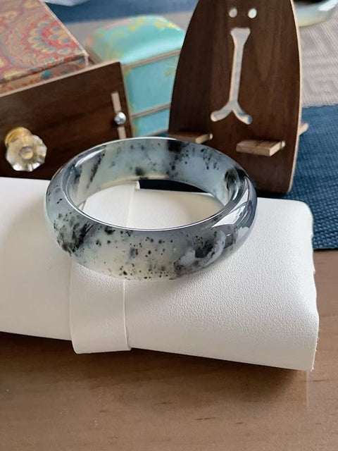 Gelang lebar bergaya sapuan tinta alami, terbuat dari material tambang lama, dengan tekstur halus dan pola sapuan tinta yang indah. Desain unik, diameter dalam 58,6 mm, lebar 19 mm. Semua batu terbentuk secara alami. Termasuk ongkos kirim dan pajak.