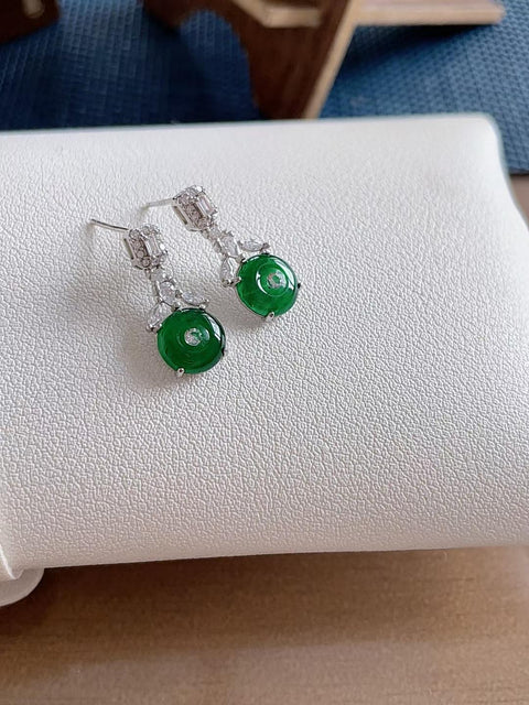 Anting-anting giok alami, terbuat dari material tambang lama, dengan tekstur halus dan hangat, warna hijau cerah, diameter 8mm, termasuk ongkos kirim dan pajak.