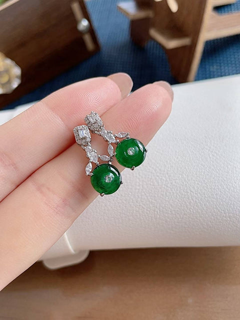 Anting-anting giok alami, terbuat dari material tambang lama, dengan tekstur halus dan hangat, warna hijau cerah, diameter 8mm, termasuk ongkos kirim dan pajak.