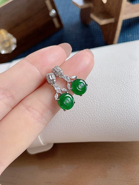 Anting-anting giok alami, terbuat dari material tambang lama, dengan tekstur halus dan hangat, warna hijau cerah, diameter 8mm, termasuk ongkos kirim dan pajak.