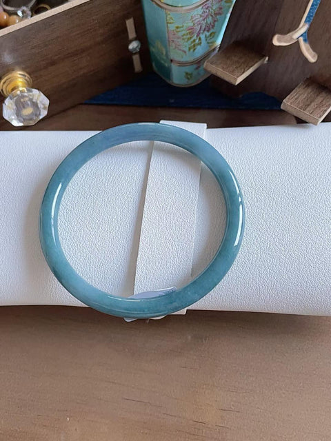 Gelang giok alami, material tambang lama, diameter dalam 58mm. Semua batu terbentuk secara alami. Termasuk ongkos kirim dan pajak.
